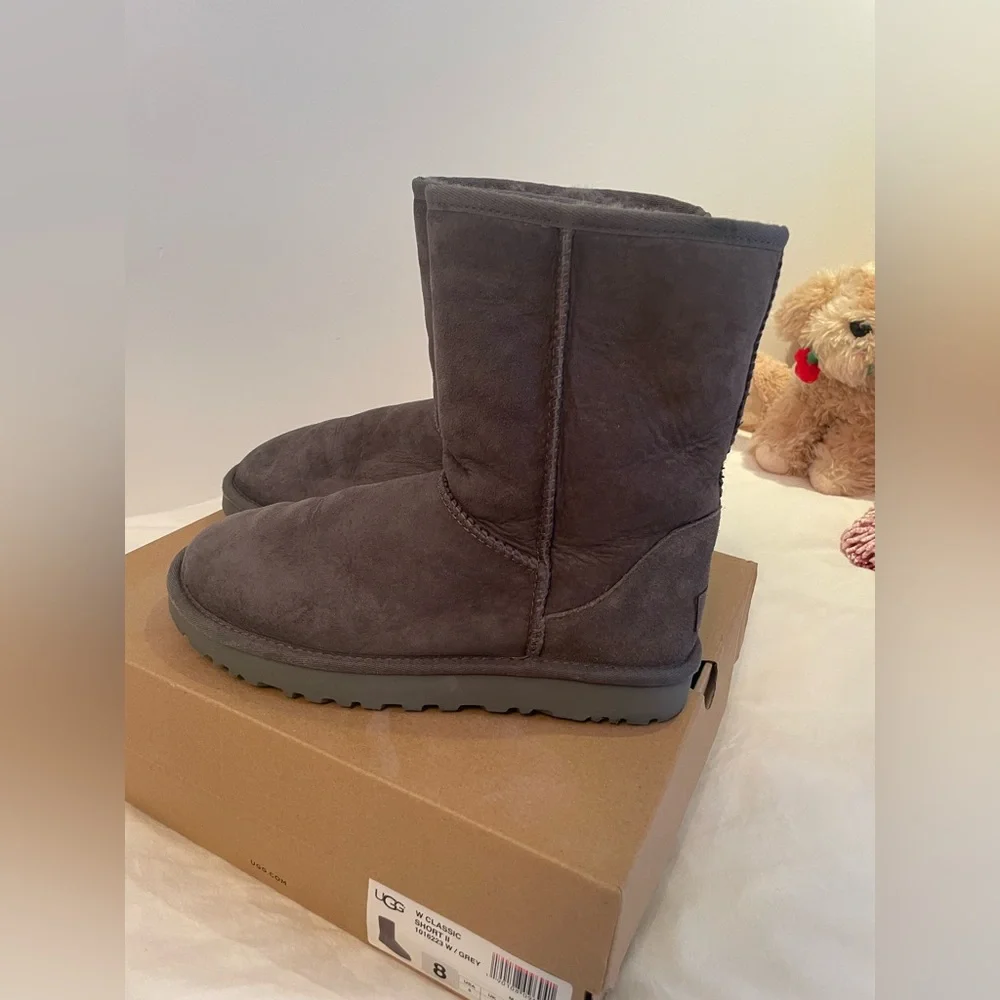 Ugg Classic Short II in gray - Picture 13 of 16